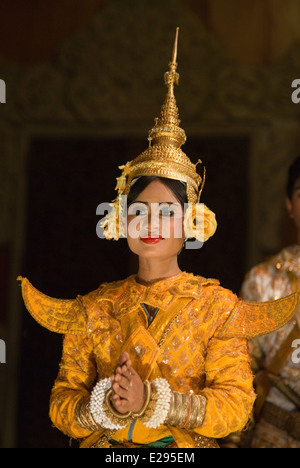 Representation of apsara dance. Apsara Theatre. Siemp Reap. t has been a tradition since the earliest days of tourism in the 19t Stock Photo