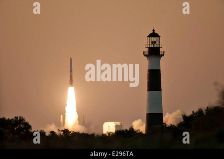 A US Air Force United Launch Alliance Delta IV rocket carrying the Air Force's sixth Block IIF-6 navigation satellite for the Global Positioning System lifts off from past the Cape Canaveral Lighthouse at Space Launch Complex 37 May 16, 2014 in Cape Canaveral, Florida. Stock Photo