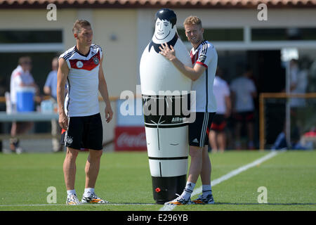 Santo Andre, Brazil. 17th June, 2014. Bastian Schweinsteiger (l) with Andre Schuerrle during a training session of the German national soccer team at the training center in Santo Andre, Brazil, 17 June 2014. The FIFA World Cup 2014 will take place in Brazil from 12 June to 13 July 2014. Photo: Thomas Eisenhuth/dpa/Alamy Live News Stock Photo