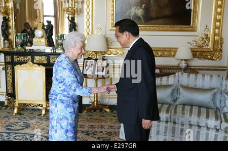 London, UK. 17th June, 2014. Chinese Premier Li Keqiang (R) shakes hands with Britain's Queen Elizabeth II during their meeting at Windsor Castle, Britain, June 17, 2014. Credit:  Xinhua/Alamy Live News Stock Photo