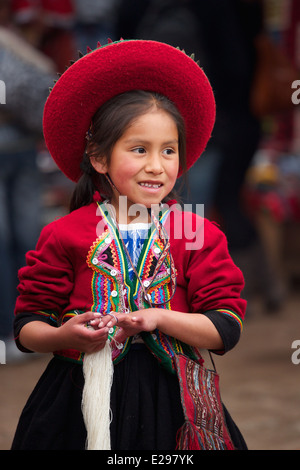 A young weaver girl child in Chinchero, Peru Stock Photo