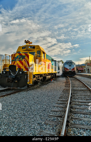 Santa Fe Southern Railway engine and Railrunner Express commuter train, Santa Fe Railyard, Santa Fe, New Mexico USA Stock Photo