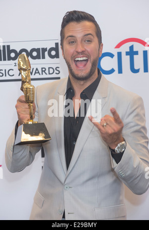 Recording artist Luke Bryan attends the 2014 Billboard Music Awards ...