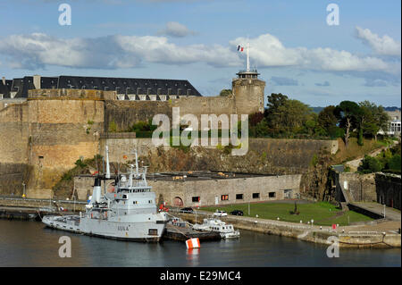 France, Finistere, Brest, the Castle (Sea Museum), mouth of Penfeld Stock Photo