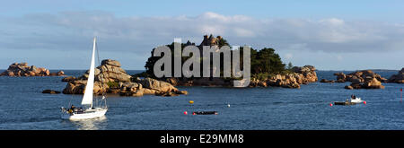 France, Cotes d'Armor, Cote de Granit Rose (Pink Granit Coast), Tregastel, Ile de Costaeres and castle Stock Photo