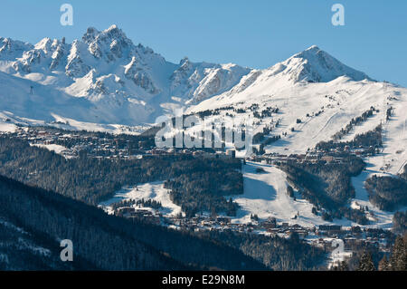 France, Savoie, Massif de La Vanoise, La Tarentaise Valley, Champagny en Vanoise (1250m), Courchevel skiresort seen from Stock Photo