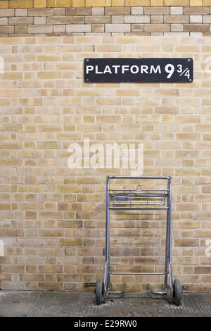 United Kingdom, London, King's Cross station, platform 9 ¥ as used by Harry Potter to board the Hogwarts Express Stock Photo