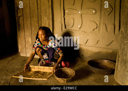 Nepal, Terai area, Seti Zone, Kailali District, traditional life of a village of Rana Tharu ethnic group, woman sorting out Stock Photo