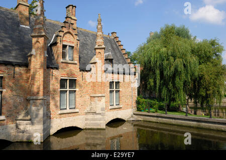 Belgium, Western Flanders, Bruges, lock keeper's house at the end of the 16th century at the end of Lake Minnewater Stock Photo