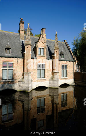 Belgium, Western Flanders, Bruges, lock keeper's house at the end of the 16th century at the end of Lake Minnewater Stock Photo