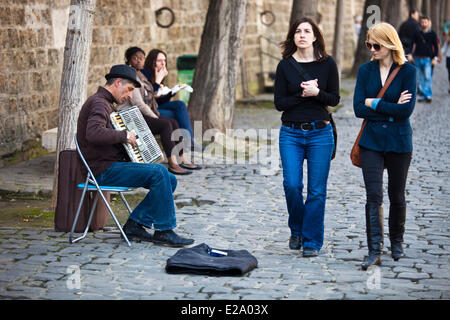 France, Paris, Quai de Montebello, accordion player Stock Photo