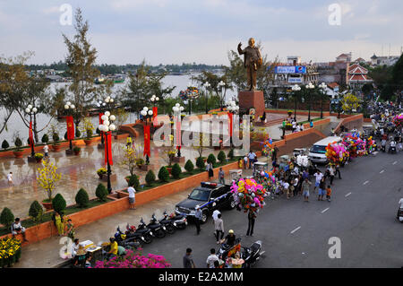 Vietnam, Can Tho province, Mekong delta, Can Tho, along the river and square Ho Chi Minh Stock Photo