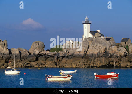 France, Finistere, Brignogan Plages, Pointe de Beg Pol, Pontusval Lighthouse Stock Photo