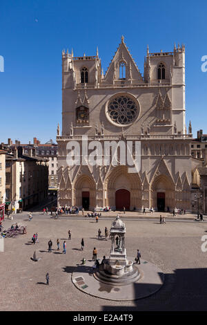 France, Rhone, Lyon, historical site listed as World Heritage by UNESCO, Vieux Lyon (Old Town), Saint Jean District, fountain Stock Photo
