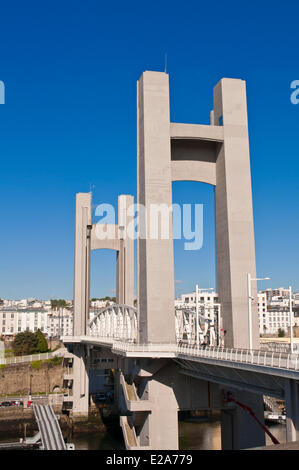 France, Finistere, Brest, the new Recouvrance bridge span is a lift bridge that crosses the Penfeld river Stock Photo