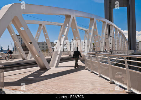 France, Finistere, Brest, the new Recouvrance bridge span is a lift bridge that crosses the Penfeld river Stock Photo