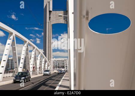 France, Finistere, Brest, the new Recouvrance bridge span is a lift bridge that crosses the Penfeld river Stock Photo