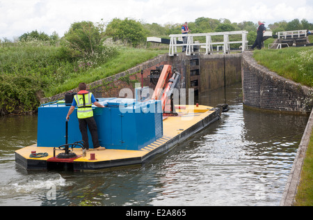 Maintenance boat at Caen Hill flight of locks on the Kennet and Avon canal Devizes, Wiltshire, England Stock Photo
