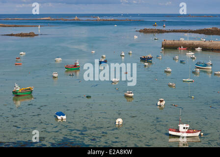 France, Finistere, Iroise Sea, Ploudalmezeau, Portsall, port Stock Photo