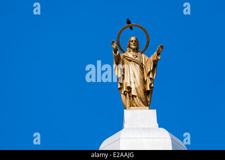 Canada, Quebec Province, Montreal, the Shrine of the Sacred Heart Chapel of Atonement and its statue of Christ the Redeemer Stock Photo