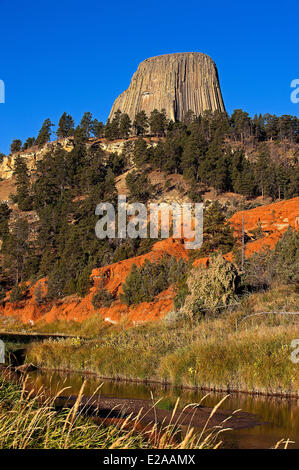 United States, Wyoming, Devils Tower (Tower of the Devil) is a monolith located near Hullett and Sundance, 386 m above the Stock Photo