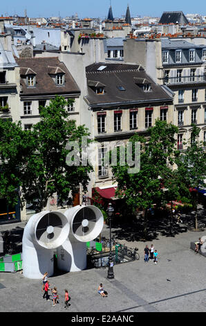 France, Paris, Centre Georges Pompidou square seen from a terrace of the center designed by architects Renzo Piano, Richard Stock Photo
