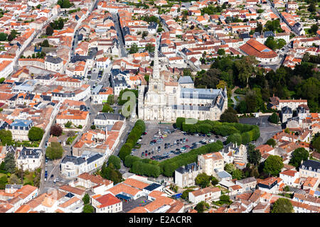 France, Vendee, Lucon, Notre Dame de l'Assomption cathedral (aerial view) Stock Photo