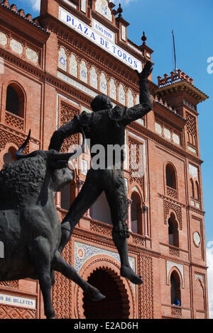 Spain, Madrid, the arenas built in 1929 in neo-mudejar style, Plaza de Toros de Las Ventas, Statue of toreador Stock Photo
