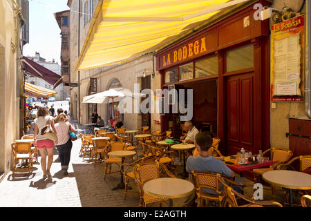 France, Gers, Auch, stop on El Camino de Santiago, cafe terrace