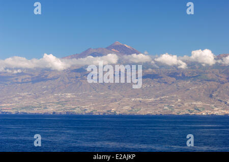 Spain, Canary Islands, Tenerife, view from the sea of the Tenerife Island and the Teide volcano in Teide National Park listed Stock Photo