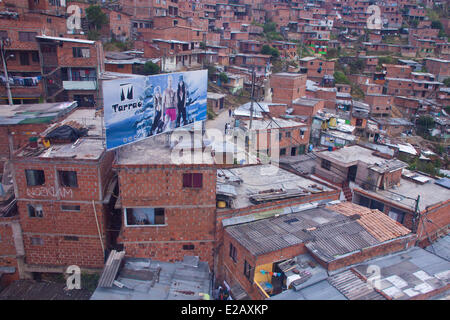 Colombia, Antioquia Department, Medellin, the Metrocable links the center to the North East of the city, and looks down the Stock Photo