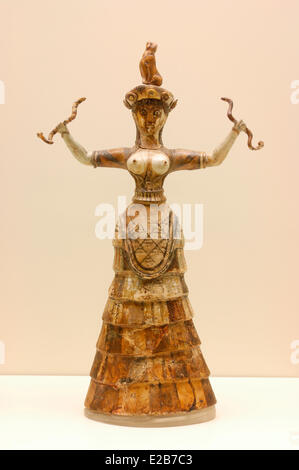 Minoan snake goddess figurine , Antiquities, Figurines. Nicholas  Catsimpoolas Collection Stock Photo - Alamy