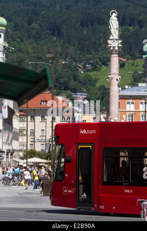 Austria, Tyrol, Innsbruck, square Maria-Theresien strasse, streetcar in front of the column saint-Anne (Annasaule) built in 1704 Stock Photo