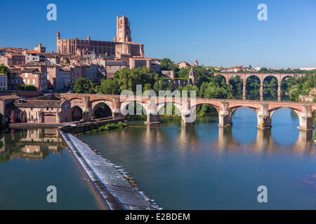 France, Tarn, Albi, episcopal city, listed as World Heritage by UNESCO, old bridge dated 11th century and Ste Cecile cathedral Stock Photo