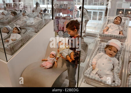 United States, New York City, Manhattan, the largest toy store in the world FAO Schwarz on 5th Avenue, doll nursery Stock Photo