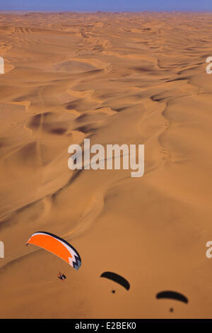 Namibia, Erongo Region, between Sawkopmund and Walvis Bay, beach, sand dunes, paramotor (aerial view) Stock Photo