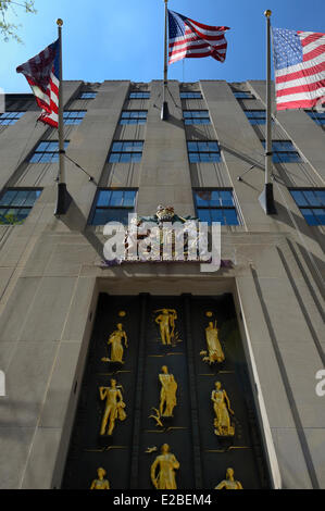 United States, New York City, Manhattan, Midtown, 5th Avenue, Rockefeller Center, British Empire Building, Coat of Arms of Great Britain (Dieu et mon Droit) Stock Photo