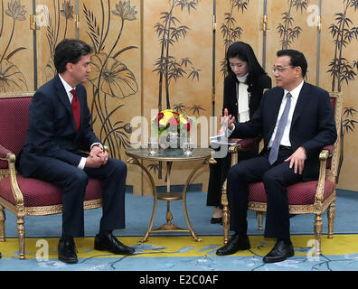 London, UK. 18th June, 2014. Chinese Premier Li Keqiang (R) meets with Leader of the British Labor Party Ed Miliband in London, capital of UK, June 18, 2014. Credit:  Pang Xinglei/Xinhua/Alamy Live News Stock Photo