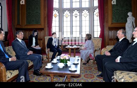 London, UK. 18th June, 2014. Chinese Premier Li Keqiang (4th R) meets with Lord Speaker of the British House of Lords Baroness D'Souza (3rd R) in London, capital of UK, June 18, 2014. Credit:  Zhang Duo/Xinhua/Alamy Live News Stock Photo