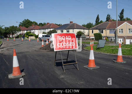 Road resurfacing work in suburban Sheffield, Road Closed Sign Stock Photo