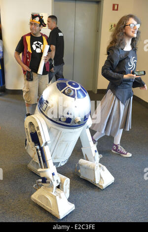 Garden City, New York, USA. 14th June, 2014. R2-D2, the Star Wars robot, walks among visitors wearing cosplay costumes at Eternal Con, the Long Island Comic Con Pop Culture Expo, held at the Cradle of Aviation Museum. © Ann Parry/ZUMA Wire/ZUMAPRESS.com/Alamy Live News Stock Photo