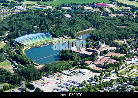 France, Vendee, Les Epesses, Le Puy du Fou, attactions and leisure parc, the castle and the show tier (aerial view) Stock Photo