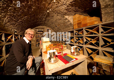 France, Lozere, Laval du Tarn, Castle La Caze, Gorges du Tarn, the manager Nicot Jean Paul before his cellars Stock Photo