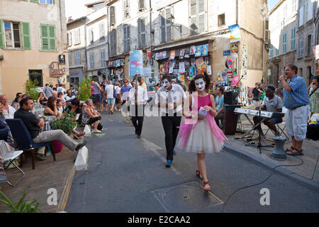 France, Vaucluse, Avignon, Avignon Festival in 2012, the actors are promoting their show Stock Photo