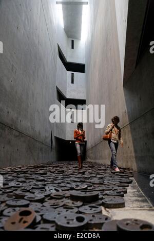 Germany, Berlin, Mitte, Kreuzberg, Jewish Museum (Museum Judishes, Lindenstrasse 9-14), designed by Daniel Libeskind, describes Stock Photo