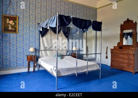 France, Herault, Servian, Chateau Hermitage de Combas, room with a four poster bed Stock Photo