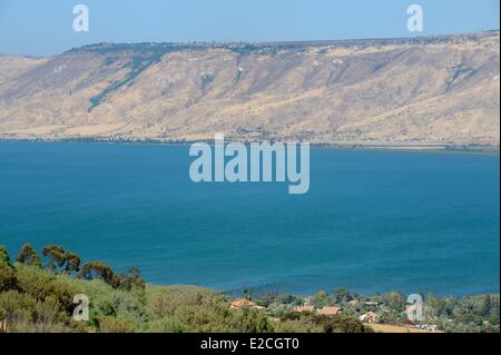 Israel, Northern District, Galilee, Tiberias, Sea of Galilee (Lake Tiberias) edges and in the background the hills of Golan Stock Photo