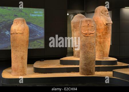 Israel, Jerusalem, Guivat Ram District, Israel Museum, department of archeology, human shaped coffins from Deir el Balah, pottery from the 13th century BCE Stock Photo