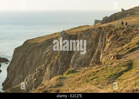 France, Finistere, Cleden Cap Sizun, hiking on the GR34 along the cliffs of the Pointe du Van Stock Photo