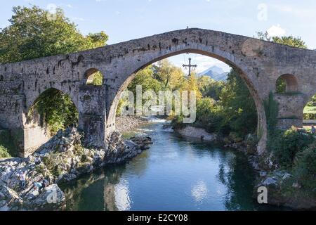 Spain province of Asturias Cangas de Onis Picos de Europa national Park the Roman bridge over the Sella and the Cross of Victory Stock Photo